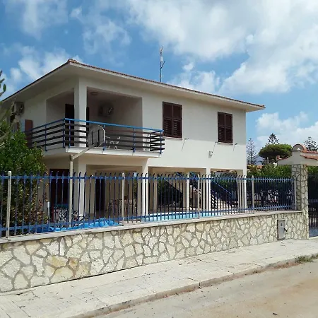 Al Villaggio Bed & Breakfast 2*